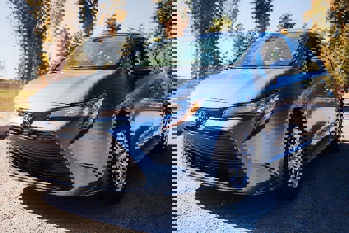 Used 2023 Toyota Corolla LE image 3