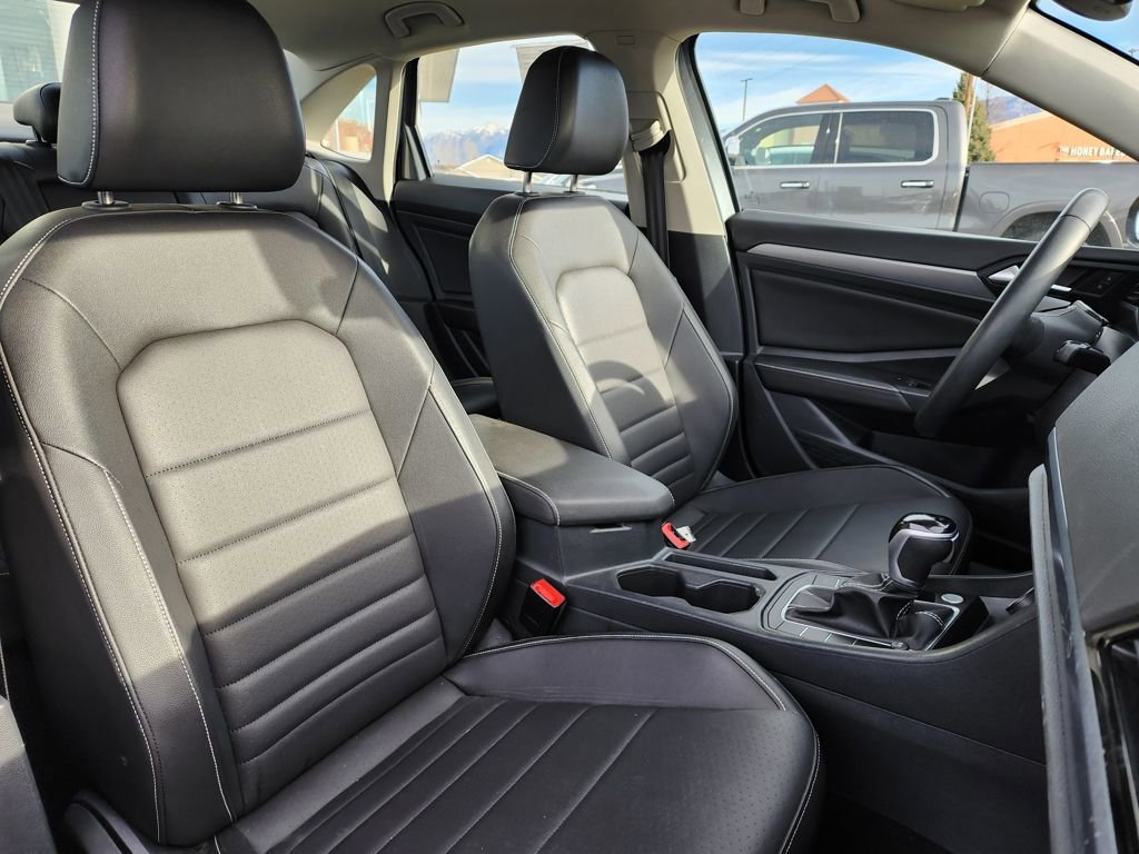 Used 2024 Volkswagen Jetta SE image 14