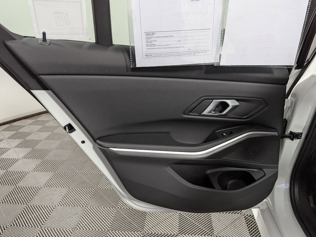 Used 2025 BMW 330i xDrive Sedan w/ Convenience Package image 39