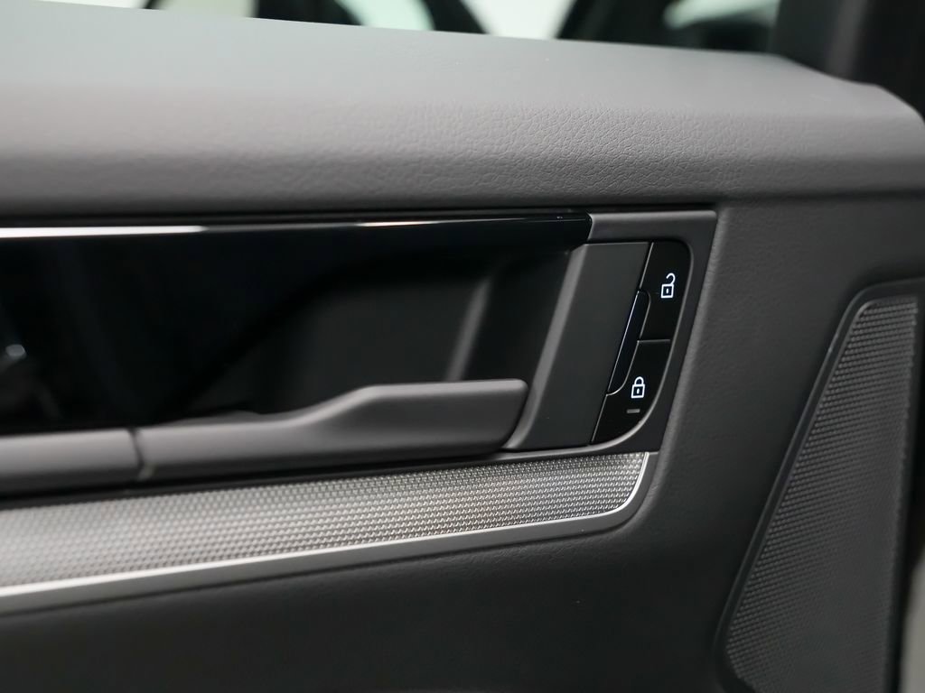 New 2026 Porsche Cayenne image 15