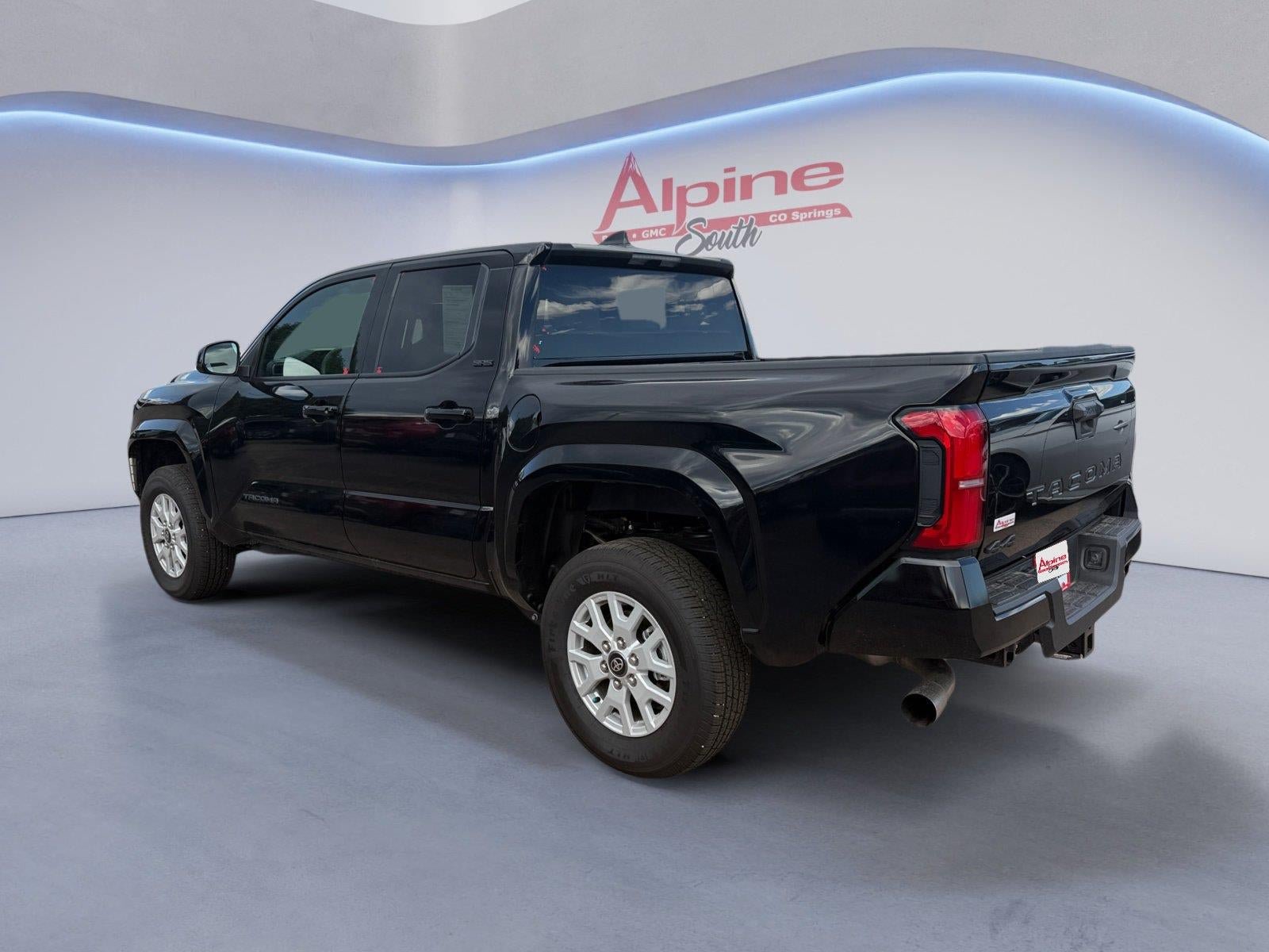 Used 2026 Toyota Tacoma SR5 AWD/4WD image 3