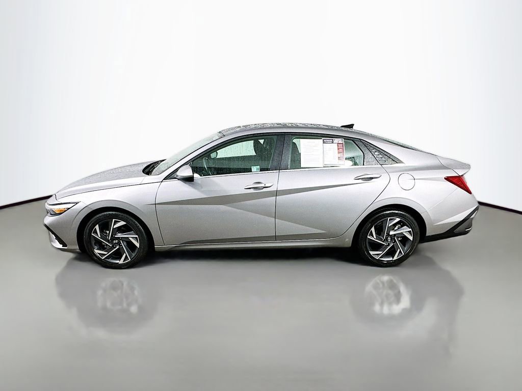 Used 2025 Hyundai Elantra SEL FWD image 5