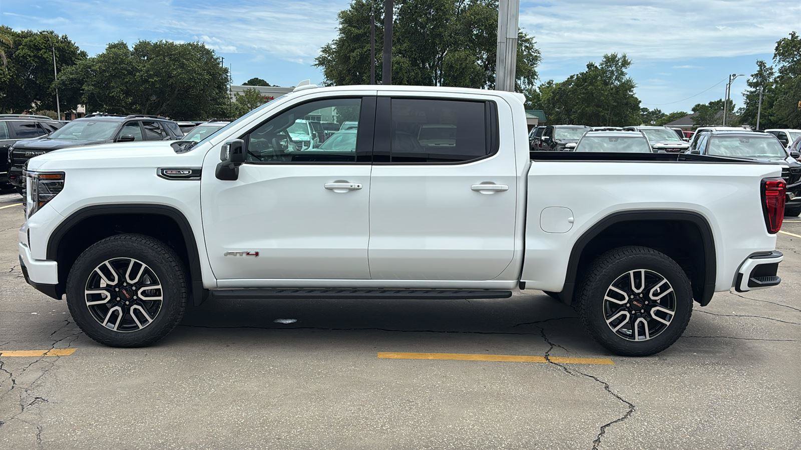 New 2026 GMC Sierra 1500 AT4 w/ AT4 Premium Package AWD/4WD image 4