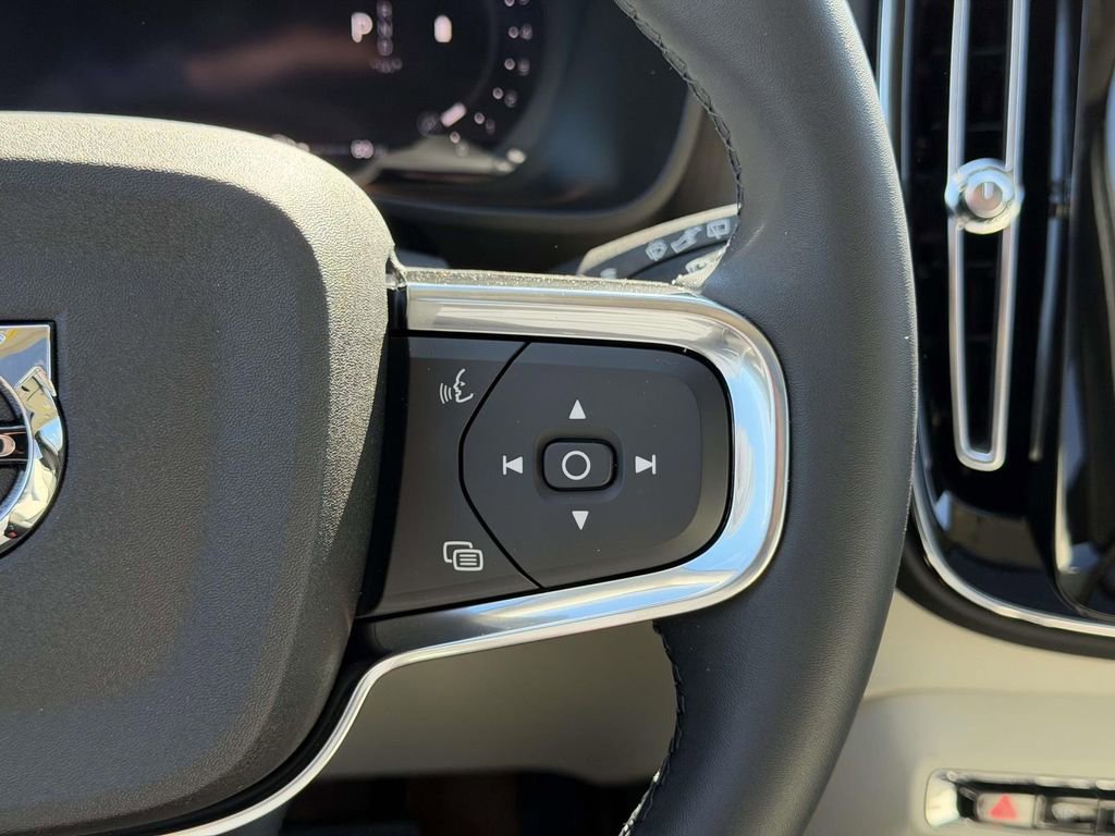 New 2026 Volvo XC40 B5 Ultra w/ Climate Package image 9