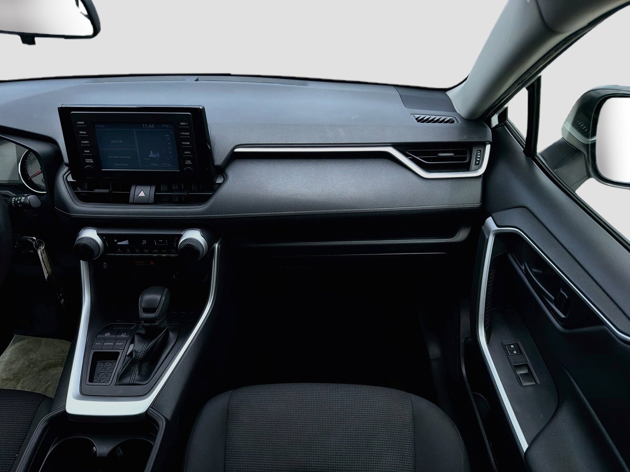 Used 2019 Toyota RAV4 LE FWD image 17