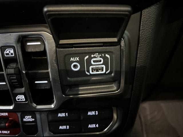 Used 2022 Jeep Gladiator Mojave w/ Cold Weather Group AWD/4WD image 35