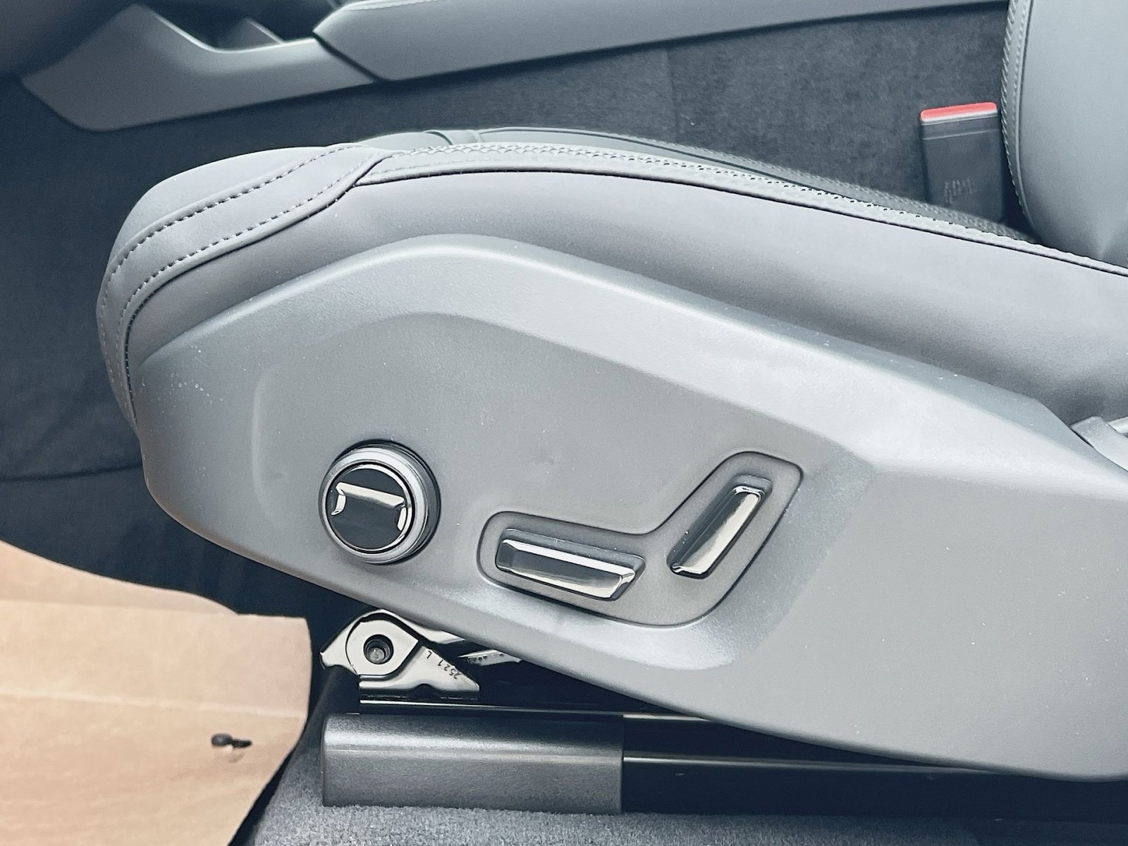 New 2026 Volvo XC90 B6 Plus w/ Protection Package image 14