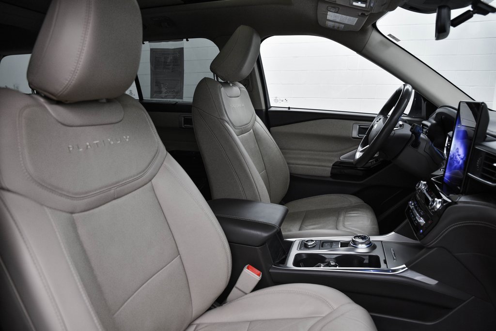 Used 2023 Ford Explorer Platinum w/ Technology Package image 15