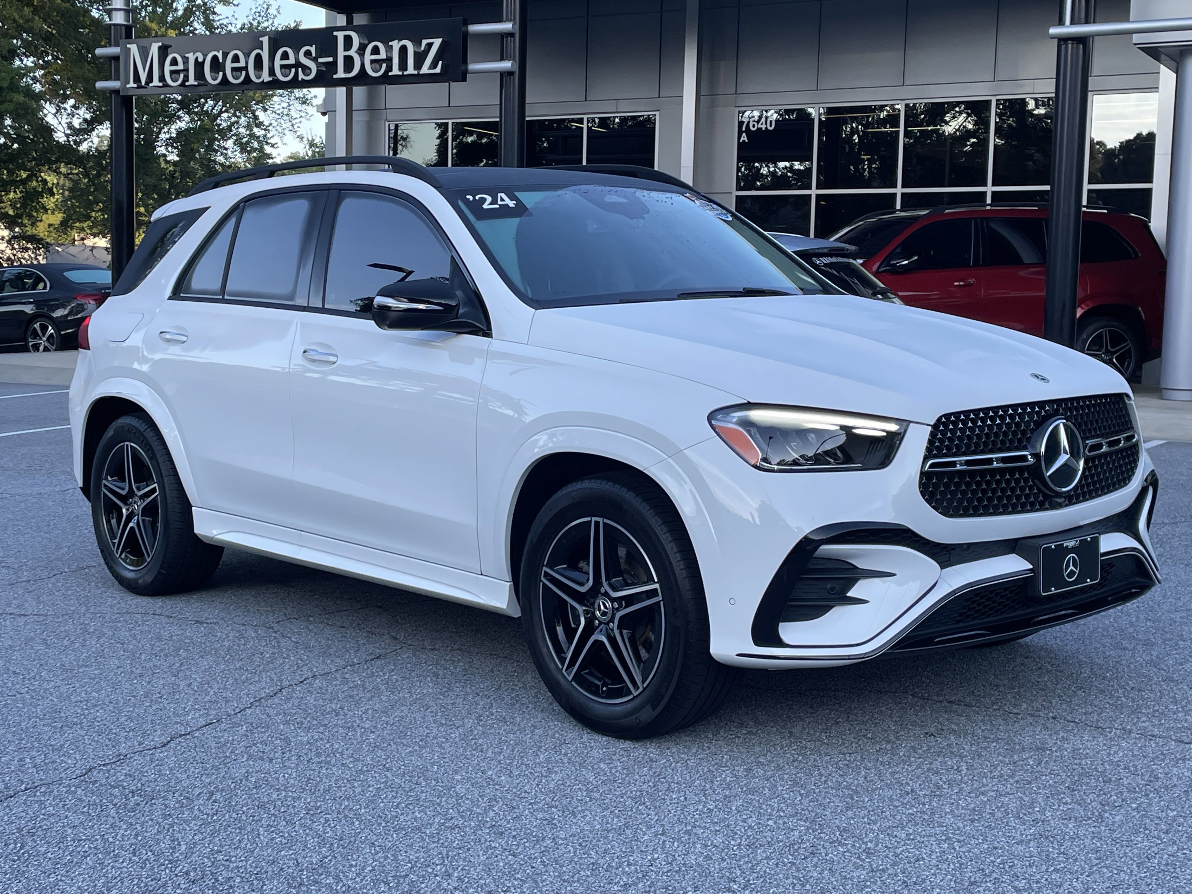 Used 2024 Mercedes-Benz GLE 350 4MATIC w/ AMG Line Exterior image 4