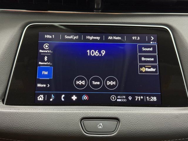 Used 2023 Cadillac XT4 Luxury w/ Cold Weather Package image 17