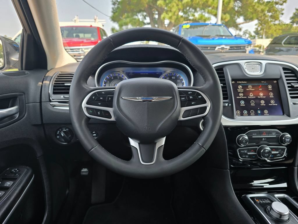 Used 2023 Chrysler 300 Touring RWD image 13