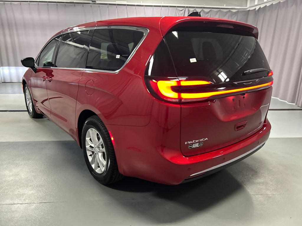 New 2027 Chrysler Pacifica Select FWD image 5
