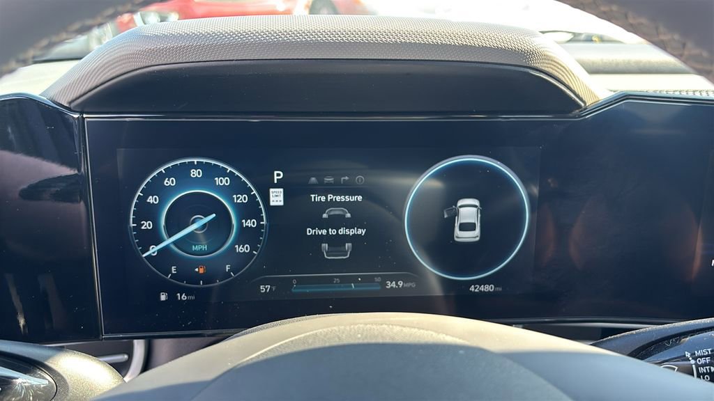 Used 2025 Hyundai Elantra SEL image 16