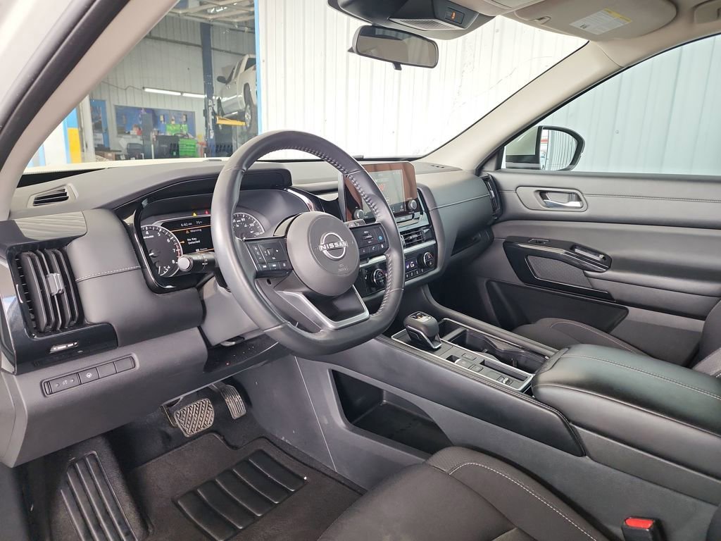Used 2022 Nissan Pathfinder SV FWD image 15