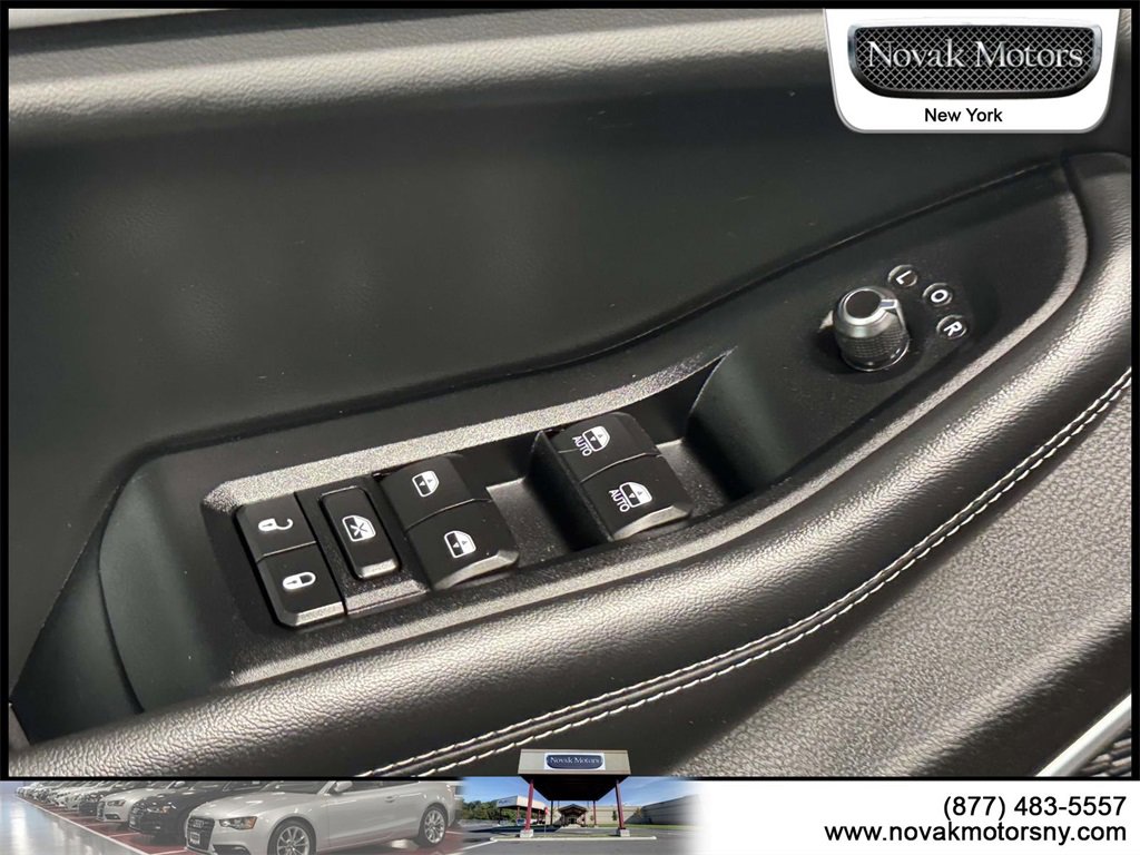 Used 2022 Jeep Grand Cherokee L Limited w/ Black Appearance Package image 14