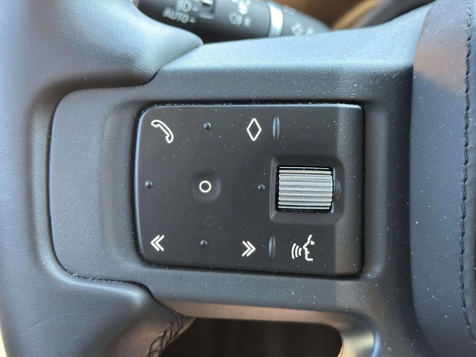Used 2023 Land Rover Defender 130 X AWD/4WD image 14