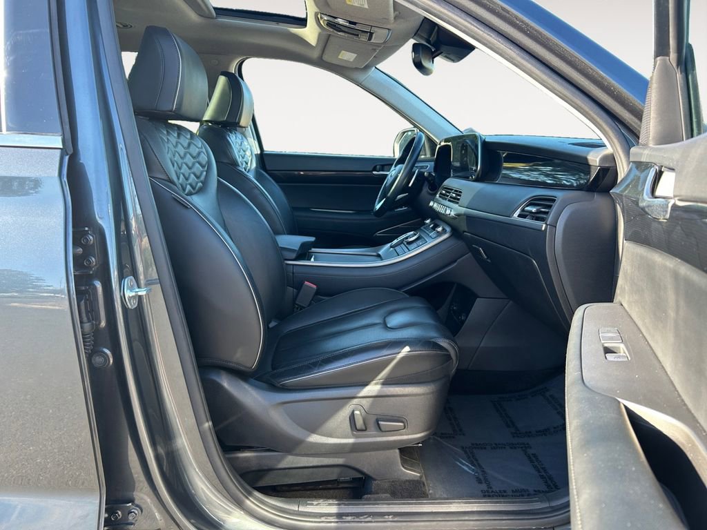 Used 2021 Hyundai Palisade Limited w/ Winter Package image 11