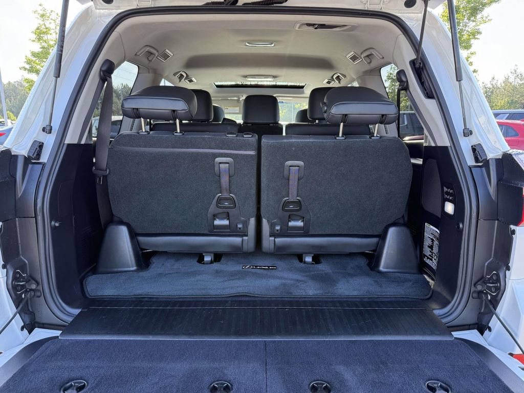 Used 2018 Lexus LX 570 4WD w/ Luxury Package image 32