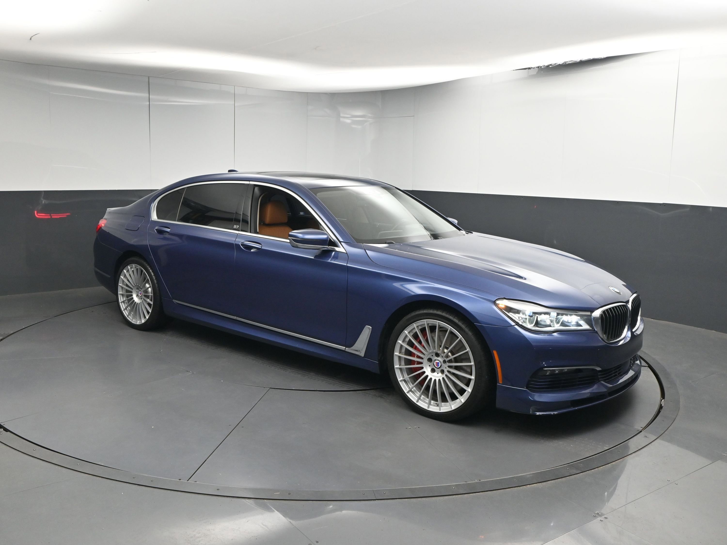 Used 2017 BMW 750i xDrive image 28