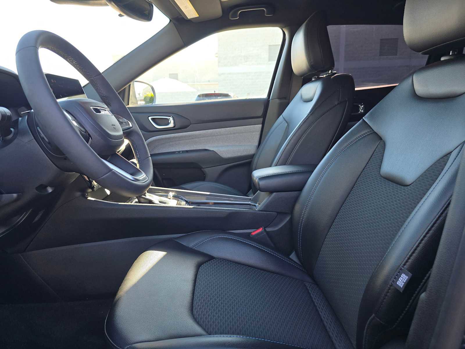 Used 2023 Jeep Compass Latitude image 22