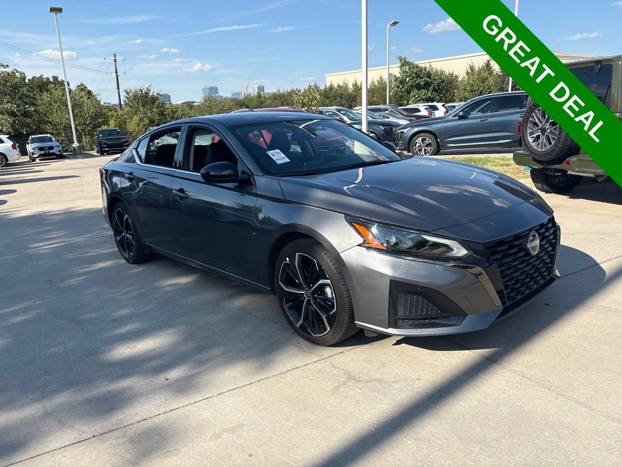 Used 2025 Nissan Altima 2.5 SR FWD image 3