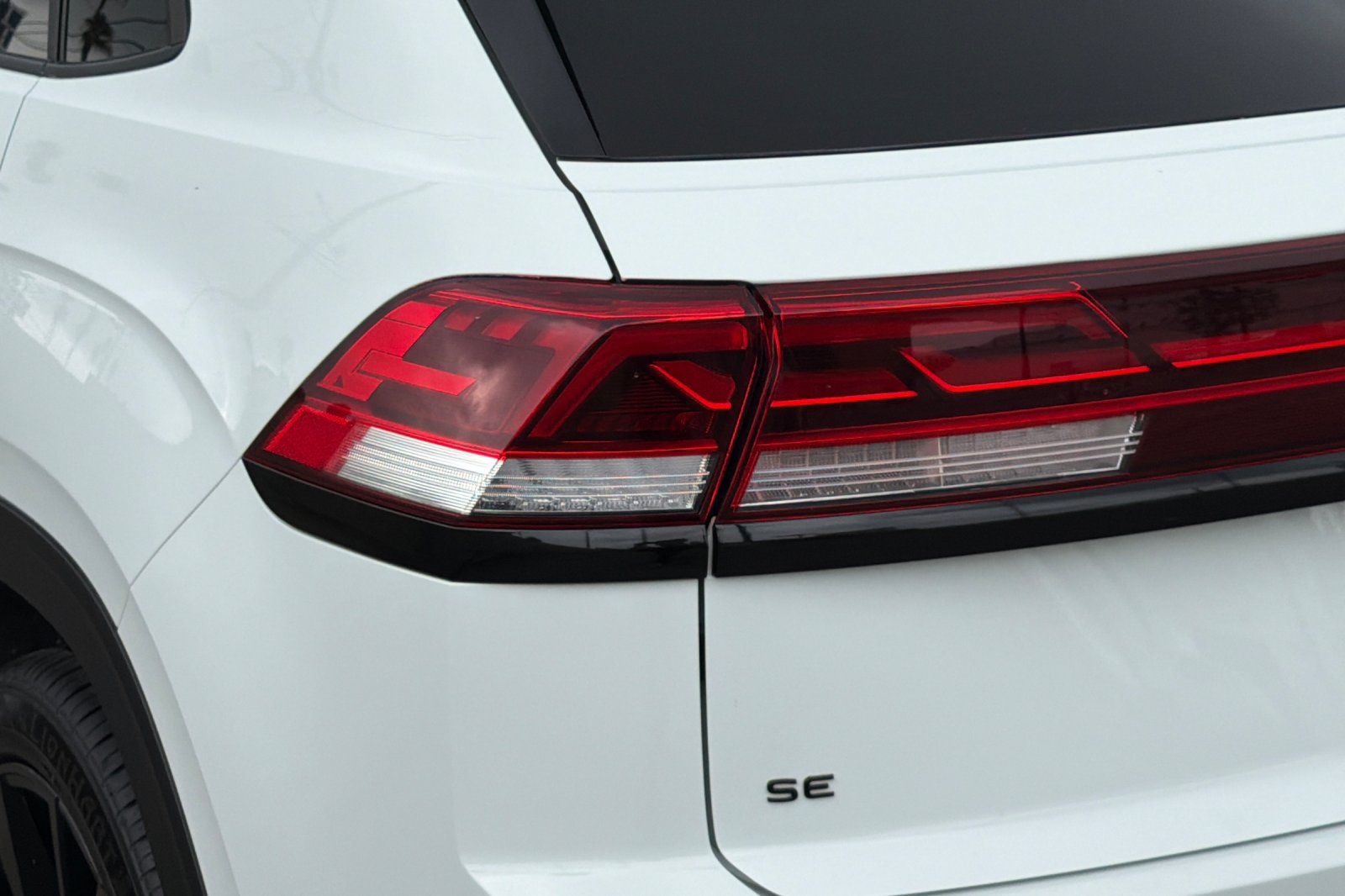 Used 2024 Volkswagen Atlas Cross Sport SE FWD image 27