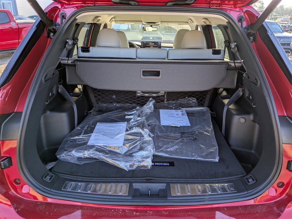 New 2025 Mitsubishi Outlander SE image 13