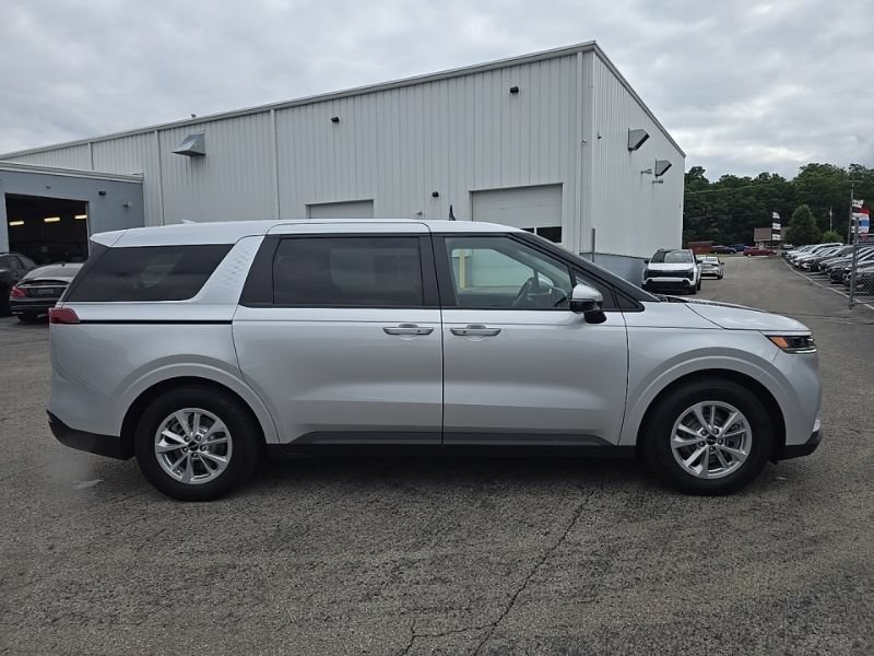 Certified 2022 Kia Carnival LX FWD image 9