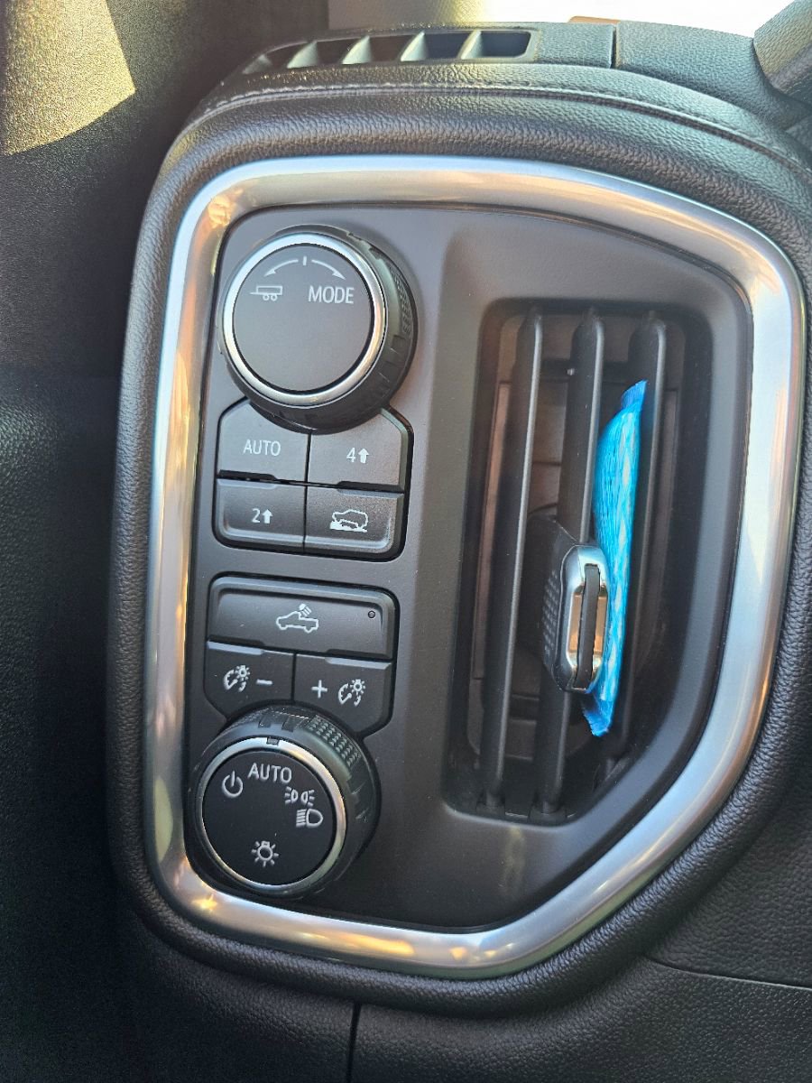 Used 2020 Chevrolet Silverado 1500 LT w/ Remote Start Package image 29