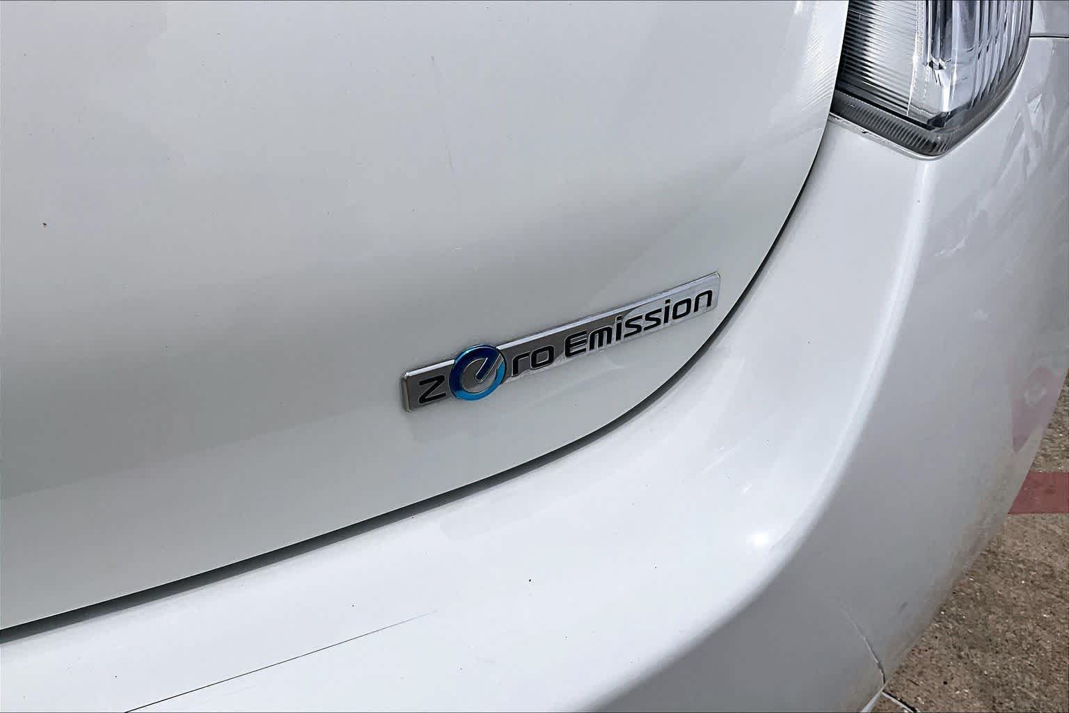 Used 2015 Nissan Leaf S w/ Charge Package FWD image 9