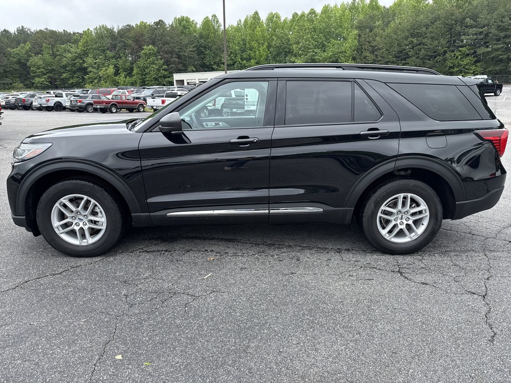 Used 2025 Ford Explorer Active AWD/4WD image 4