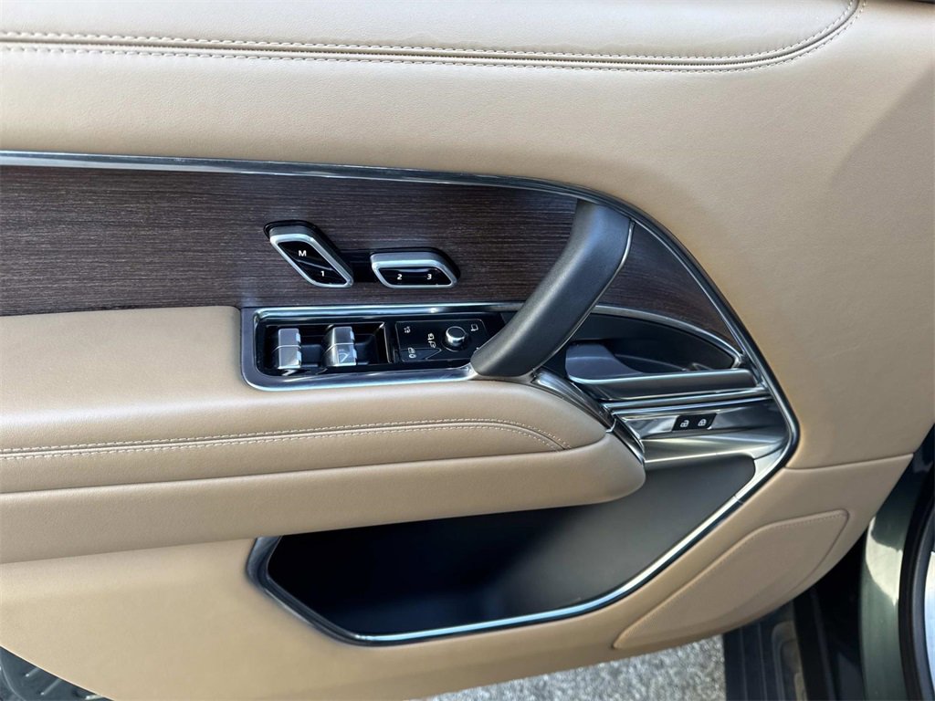 Certified 2023 Land Rover Range Rover SE image 18