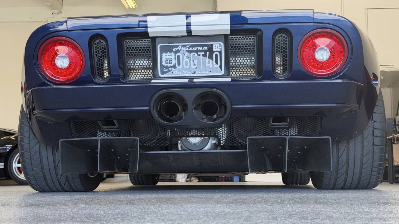 Used 2006 Ford GT RWD image 15