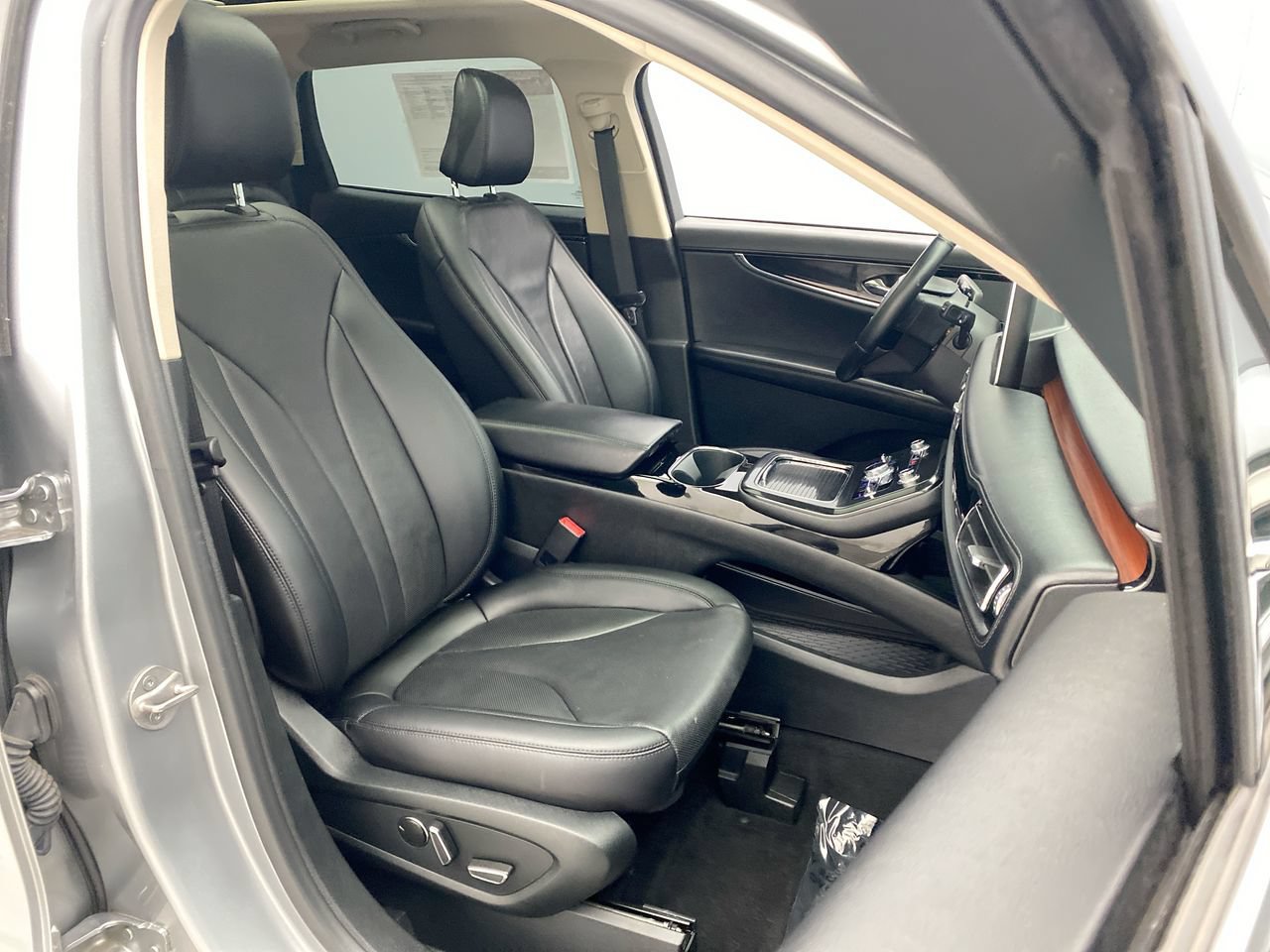 Used 2022 Lincoln Nautilus Reserve AWD/4WD image 23