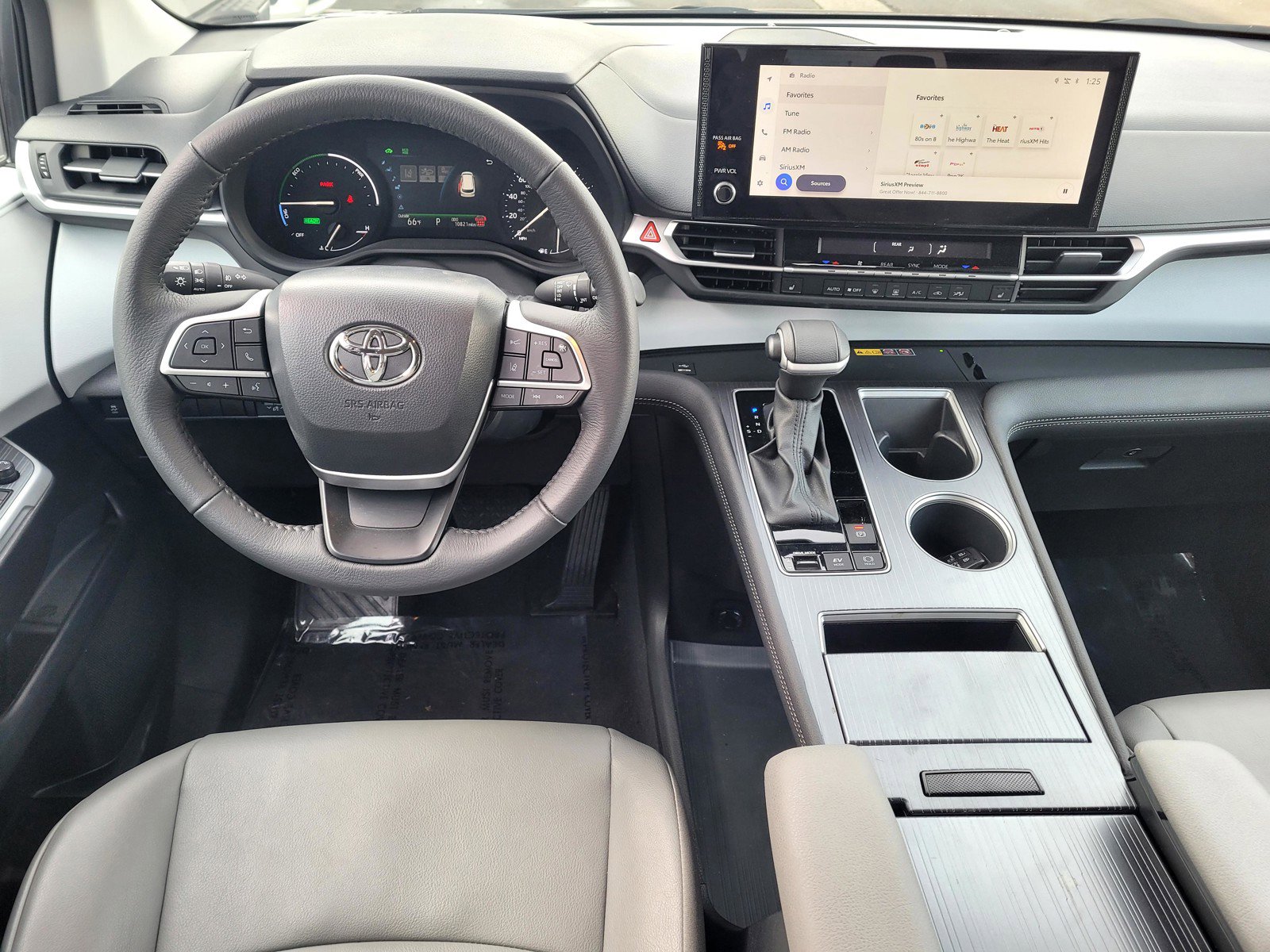 Used 2025 Toyota Sienna XLE image 14