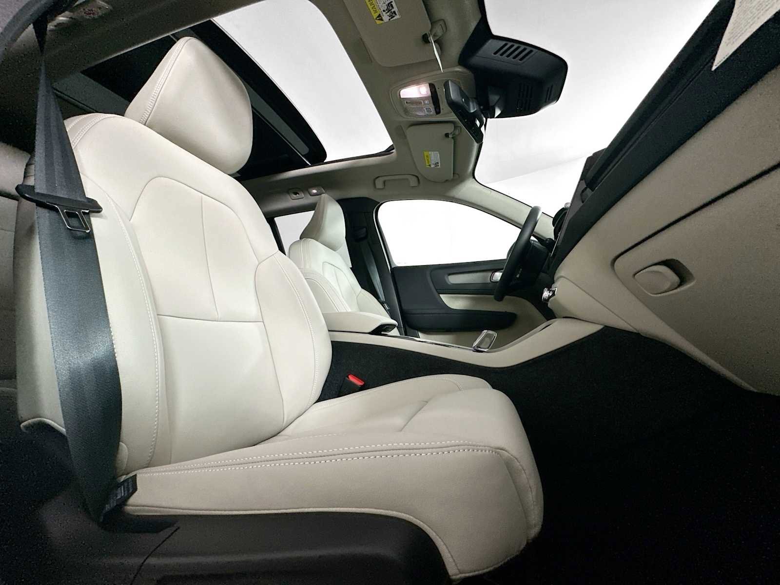 Used 2025 Volvo XC40 B5 Ultra w/ Protection Package image 26