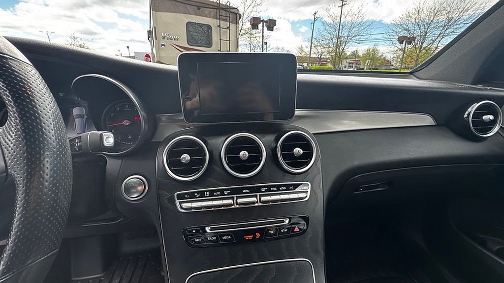 Used 2019 Mercedes-Benz GLC 300 4MATIC image 19