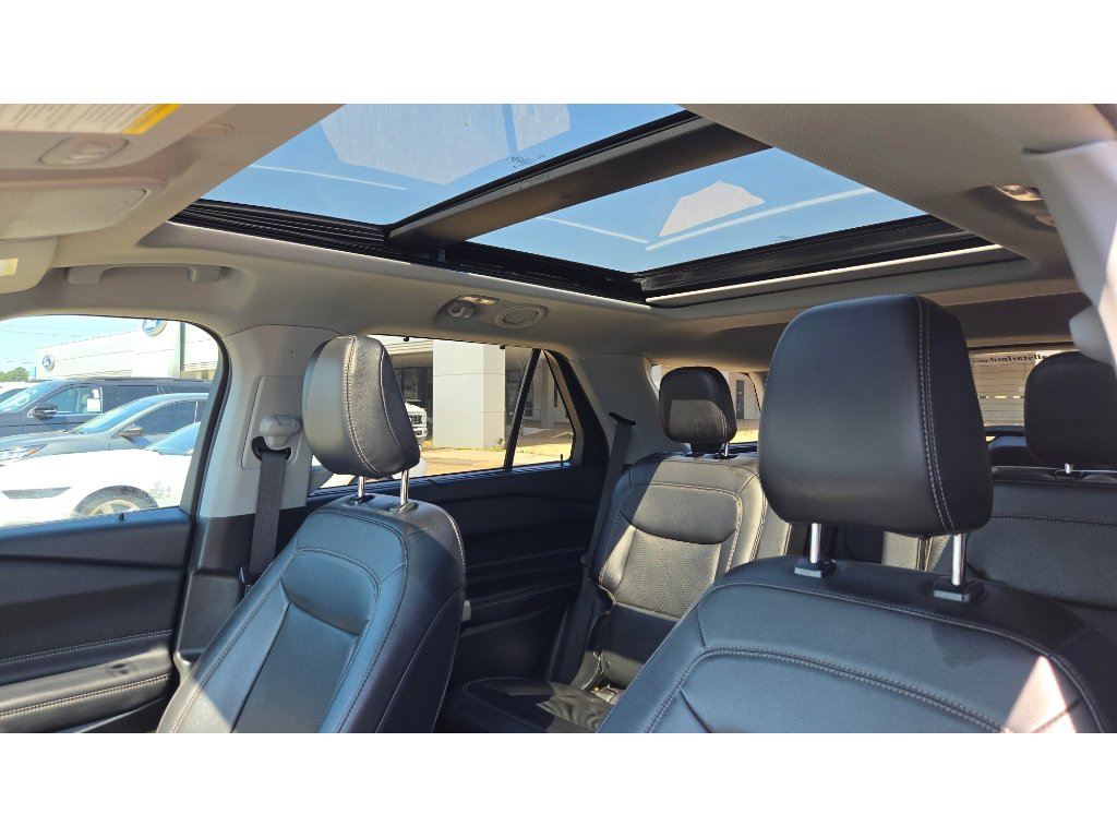 Used 2024 Ford Explorer Limited w/ Limited Technology Package RWD image 39
