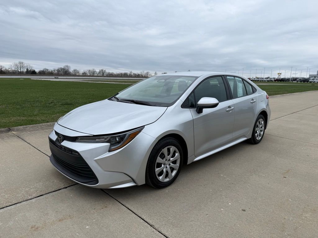 Used 2025 Toyota Corolla LE FWD image 9