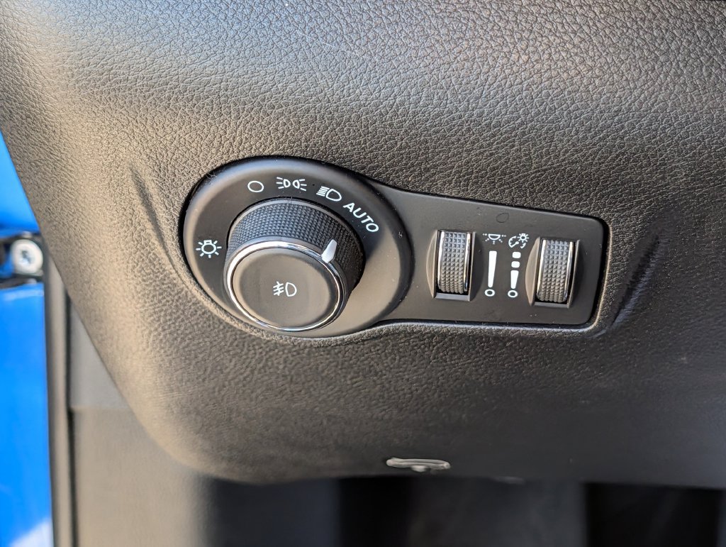 Used 2023 Jeep Compass Latitude AWD/4WD image 23