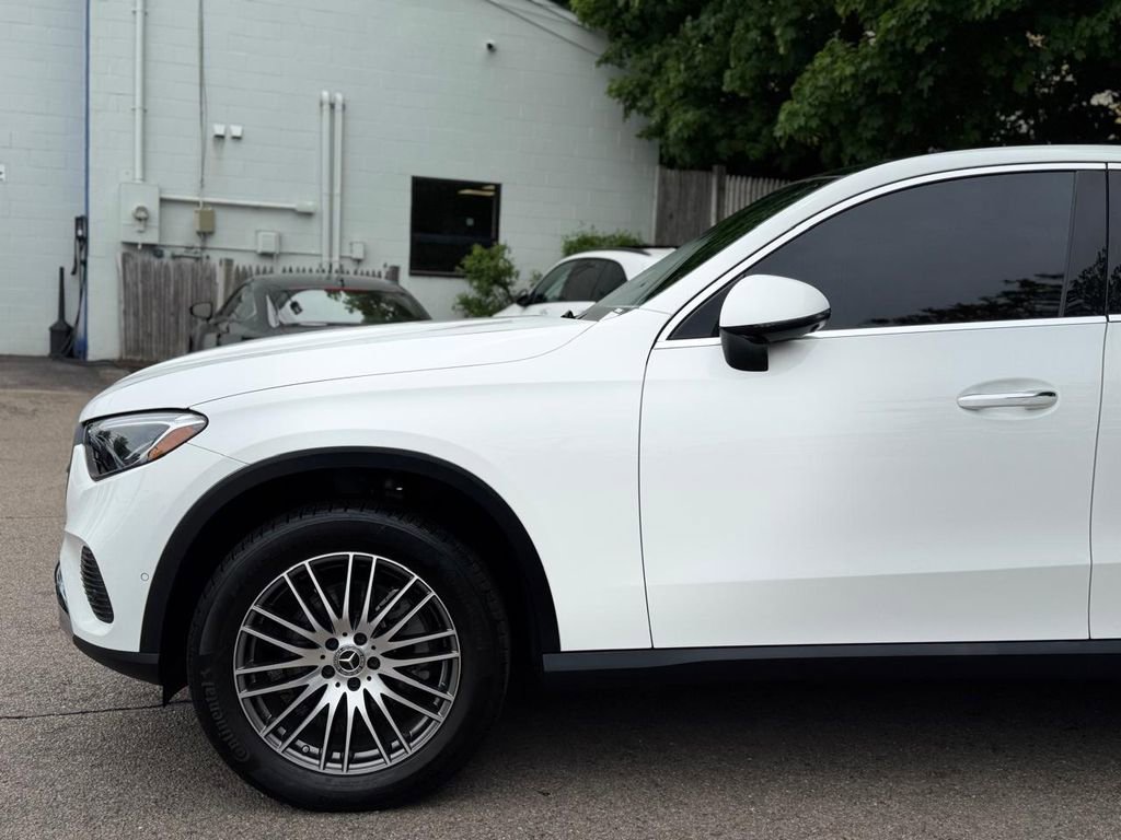 Used 2025 Mercedes-Benz GLC 300 4MATIC image 10