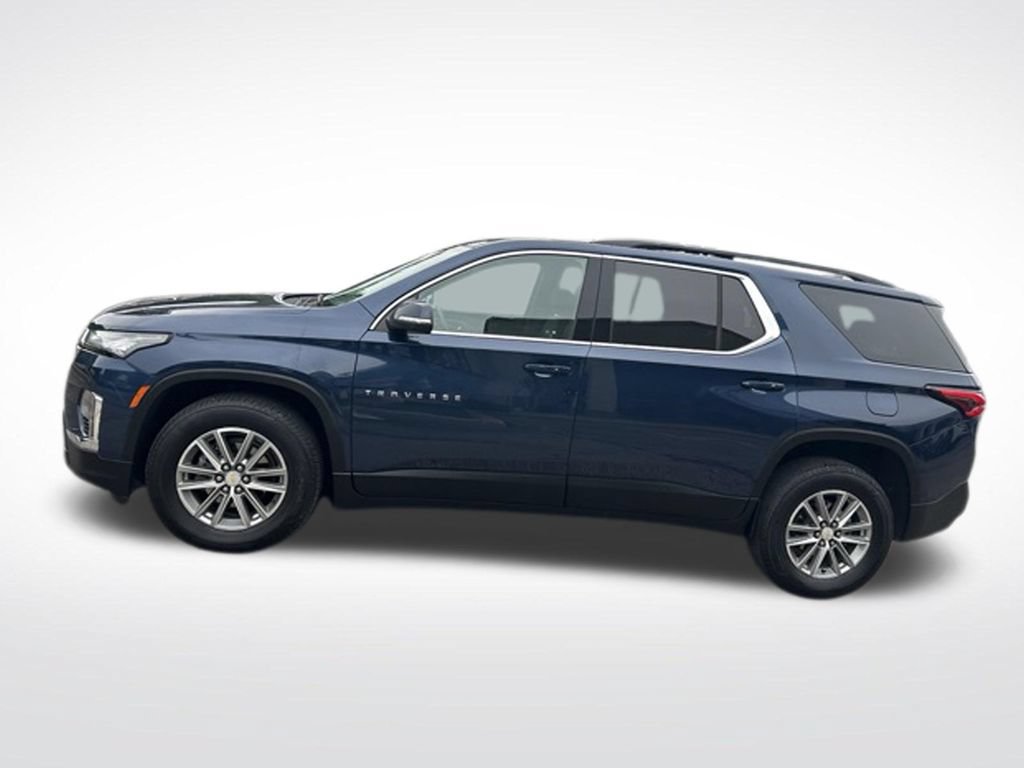 Used 2023 Chevrolet Traverse LT FWD image 2