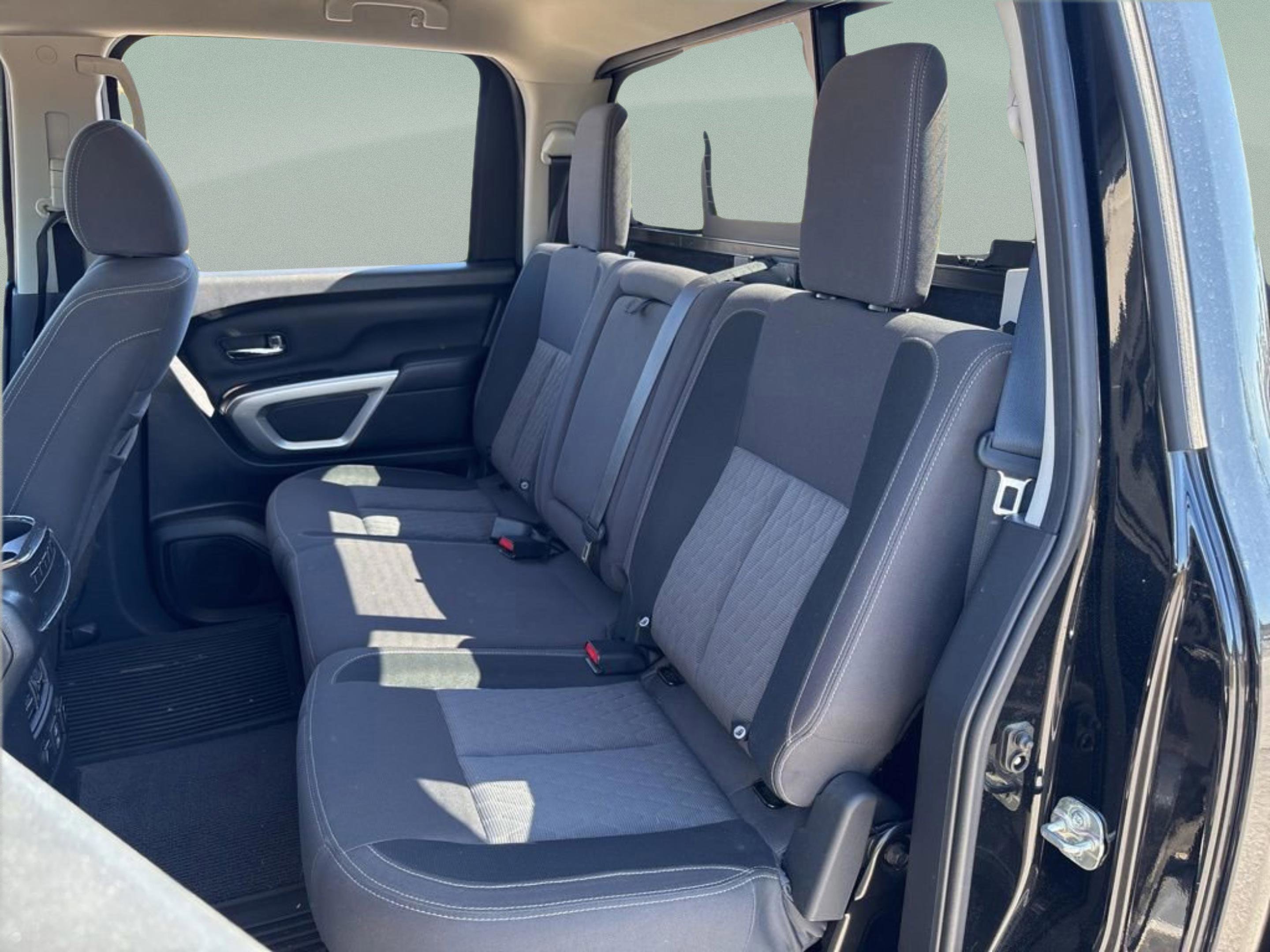 Used 2020 Nissan Titan SV w/ SV Convenience Package image 29