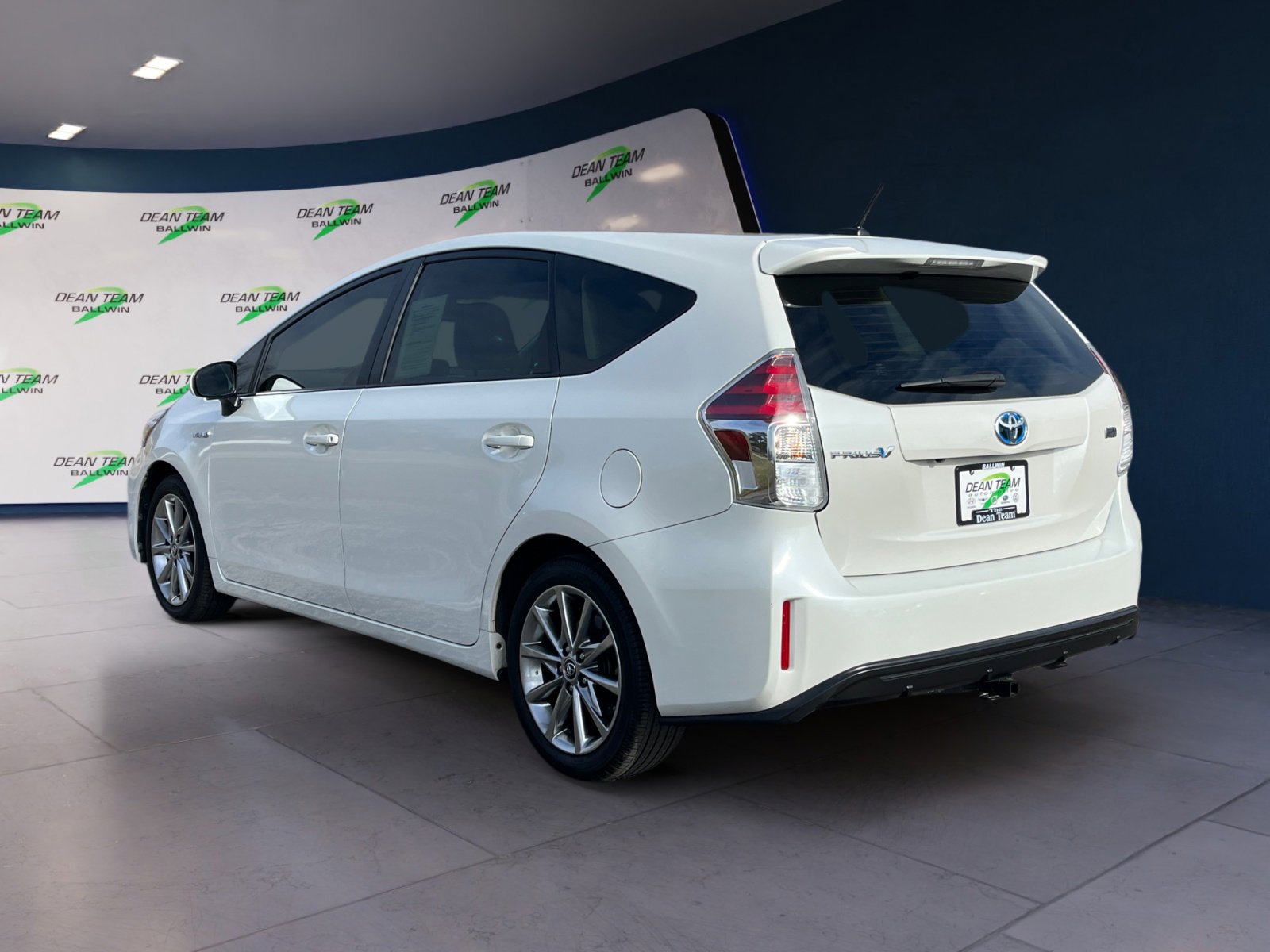 Used 2017 Toyota Prius V Five image 6
