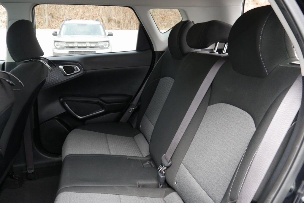 Used 2021 Kia Soul S image 24