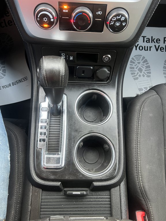 Used 2015 GMC Acadia SLE FWD image 21