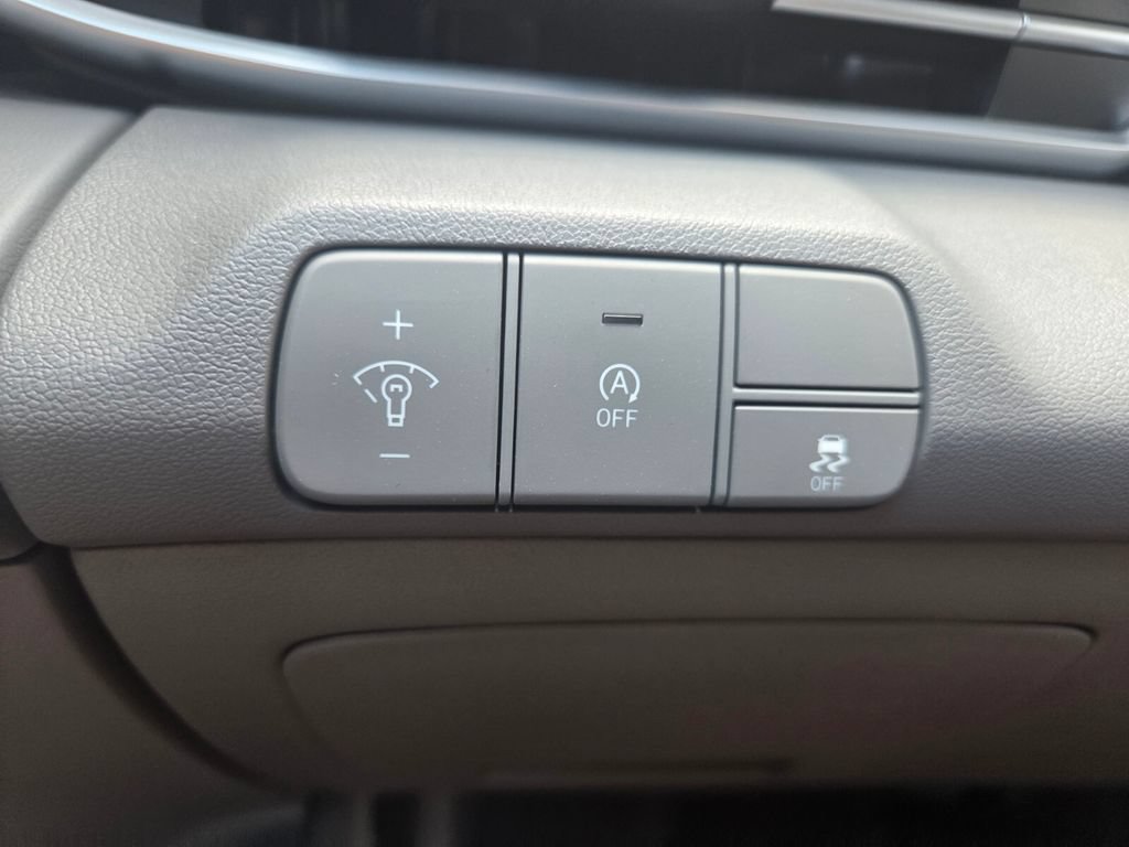 Used 2026 Hyundai Elantra SE FWD image 11