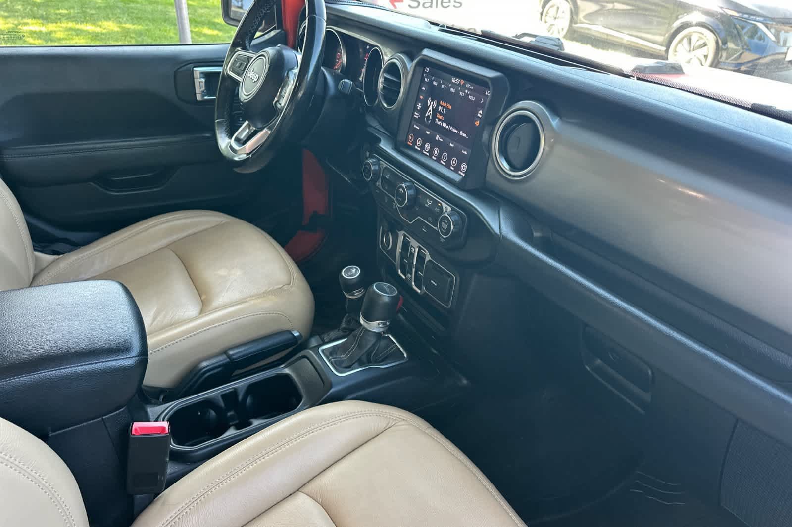 Used 2020 Jeep Gladiator Overland AWD/4WD image 16