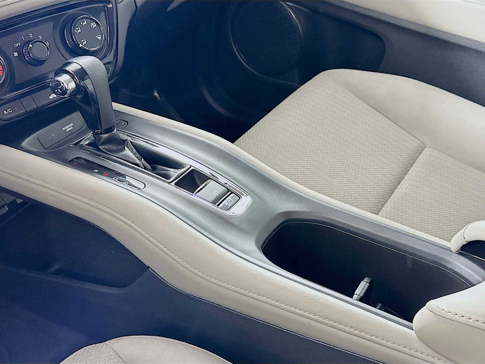 Used 2017 Honda HR-V LX image 15