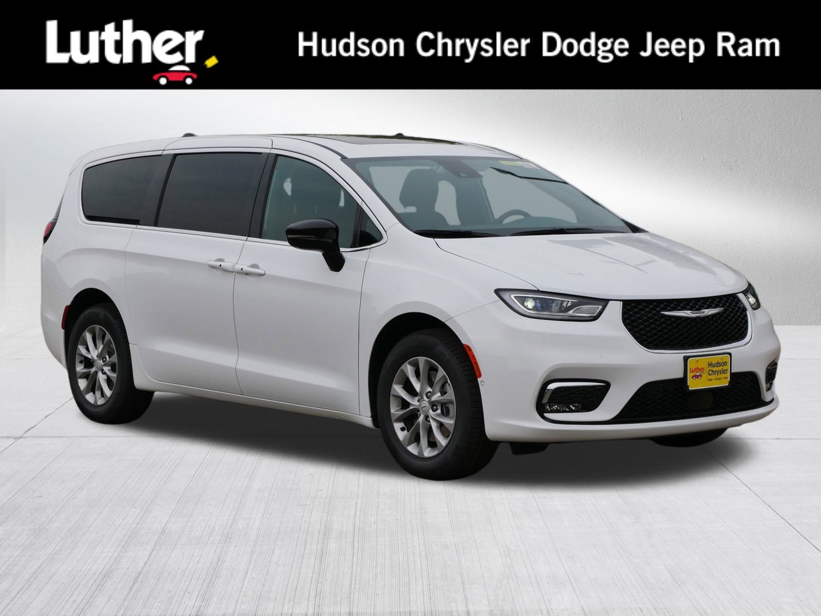 New 2025 Chrysler Pacifica Select